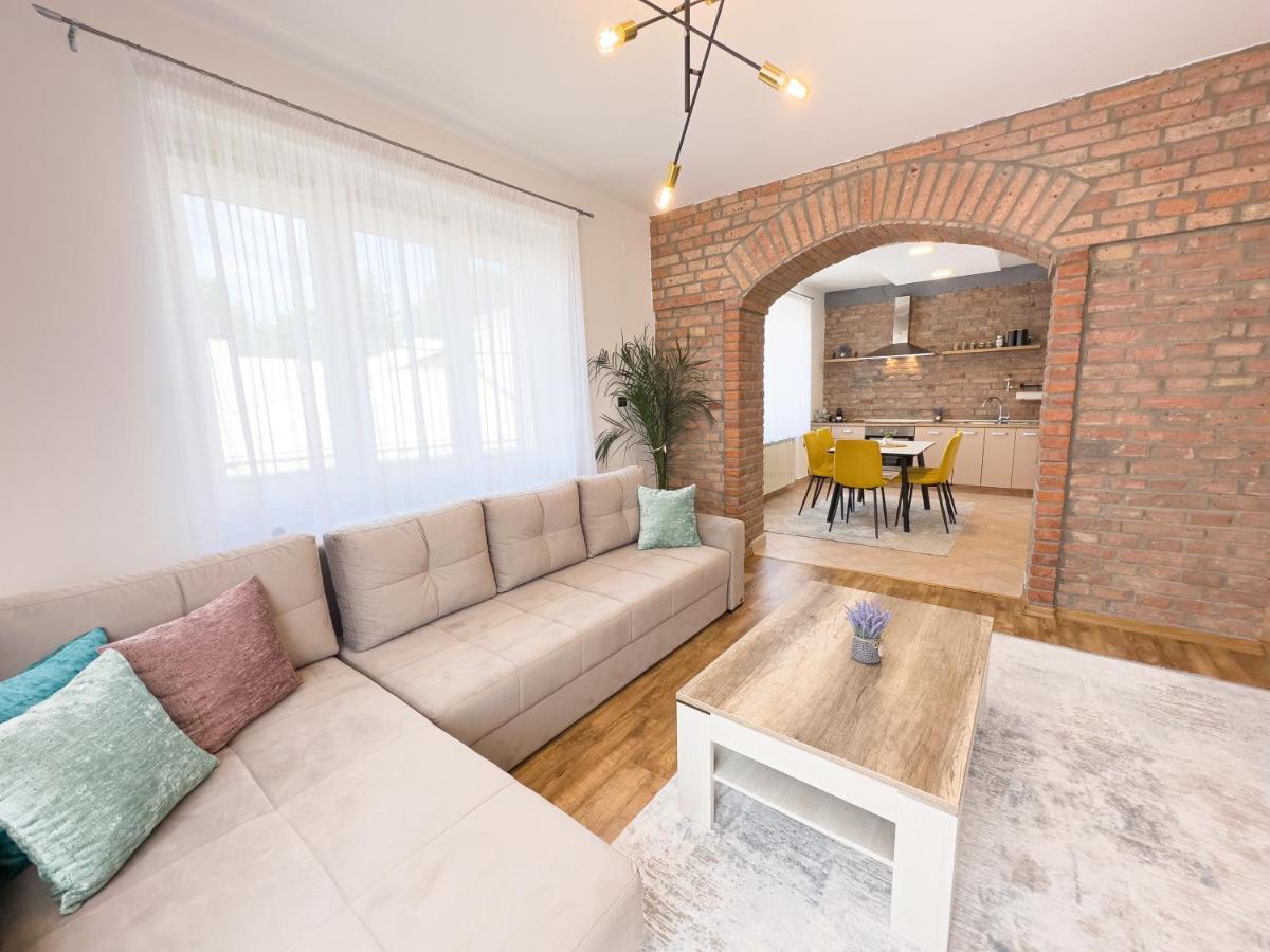 Luxurious And Cosy Brick Apartment - Free Private Parking Szarajevó Kültér fotó