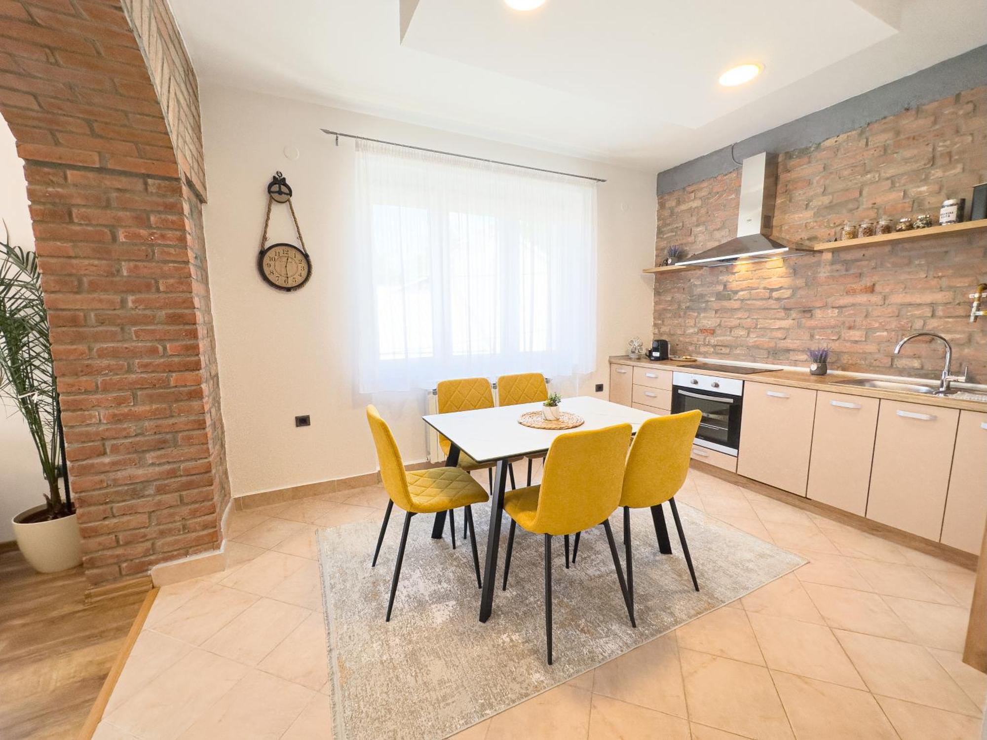 Luxurious And Cosy Brick Apartment - Free Private Parking Szarajevó Kültér fotó